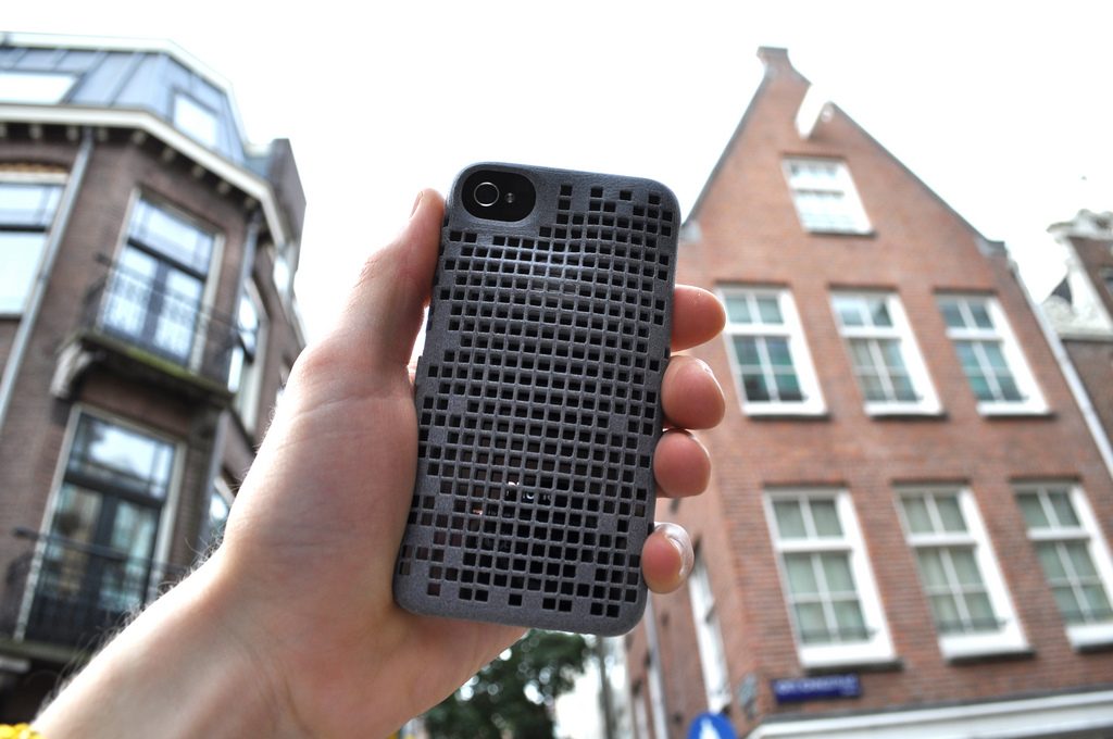 double-mesh-for-iPhone-4-black