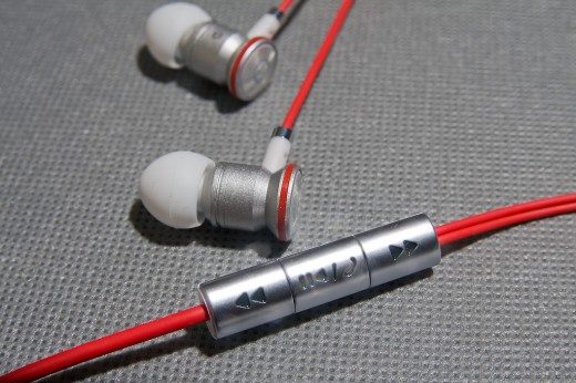 htc-sensation-xl-with-beats-audio-earphone
