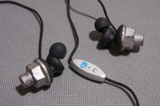 quarkies-stunning-design-perfect-earphone-rusty-bolt