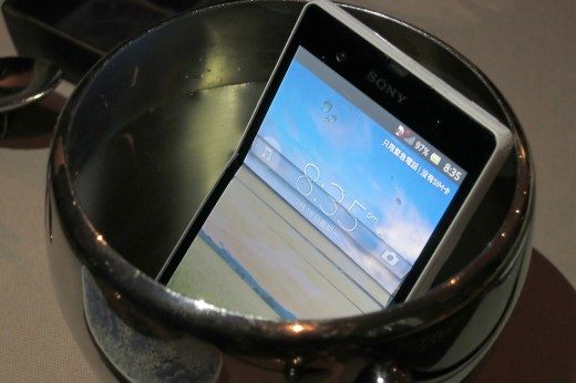 sony-xperia-z-in-the-water