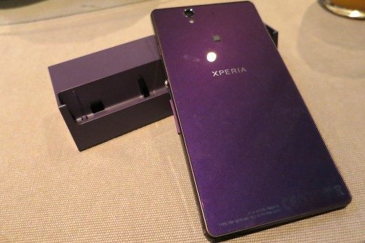 sony-xperia-z-purple-with-docking