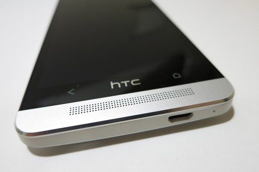 the-new-htc-one-bottom